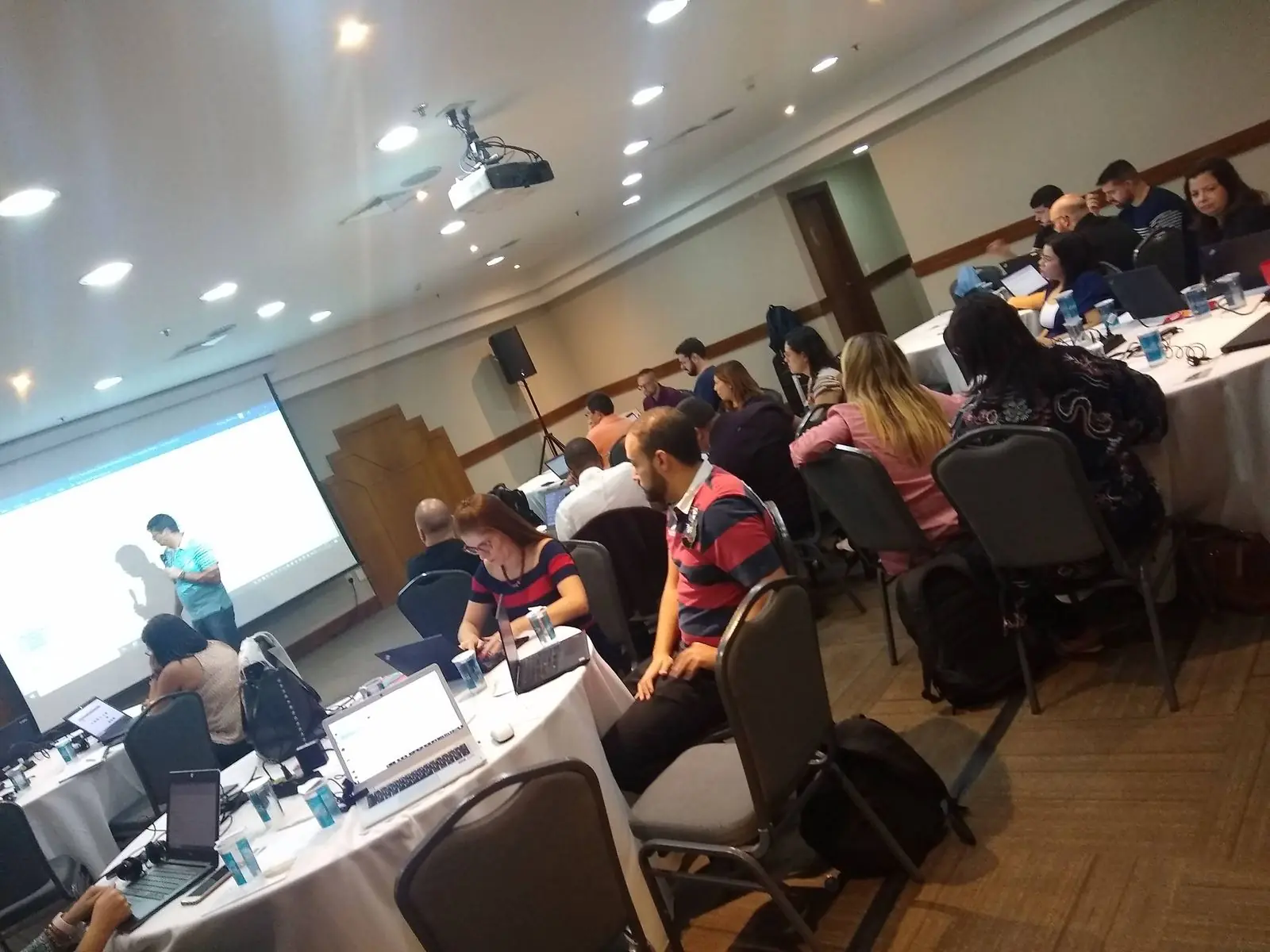 Cyrrus en un evento corporativo